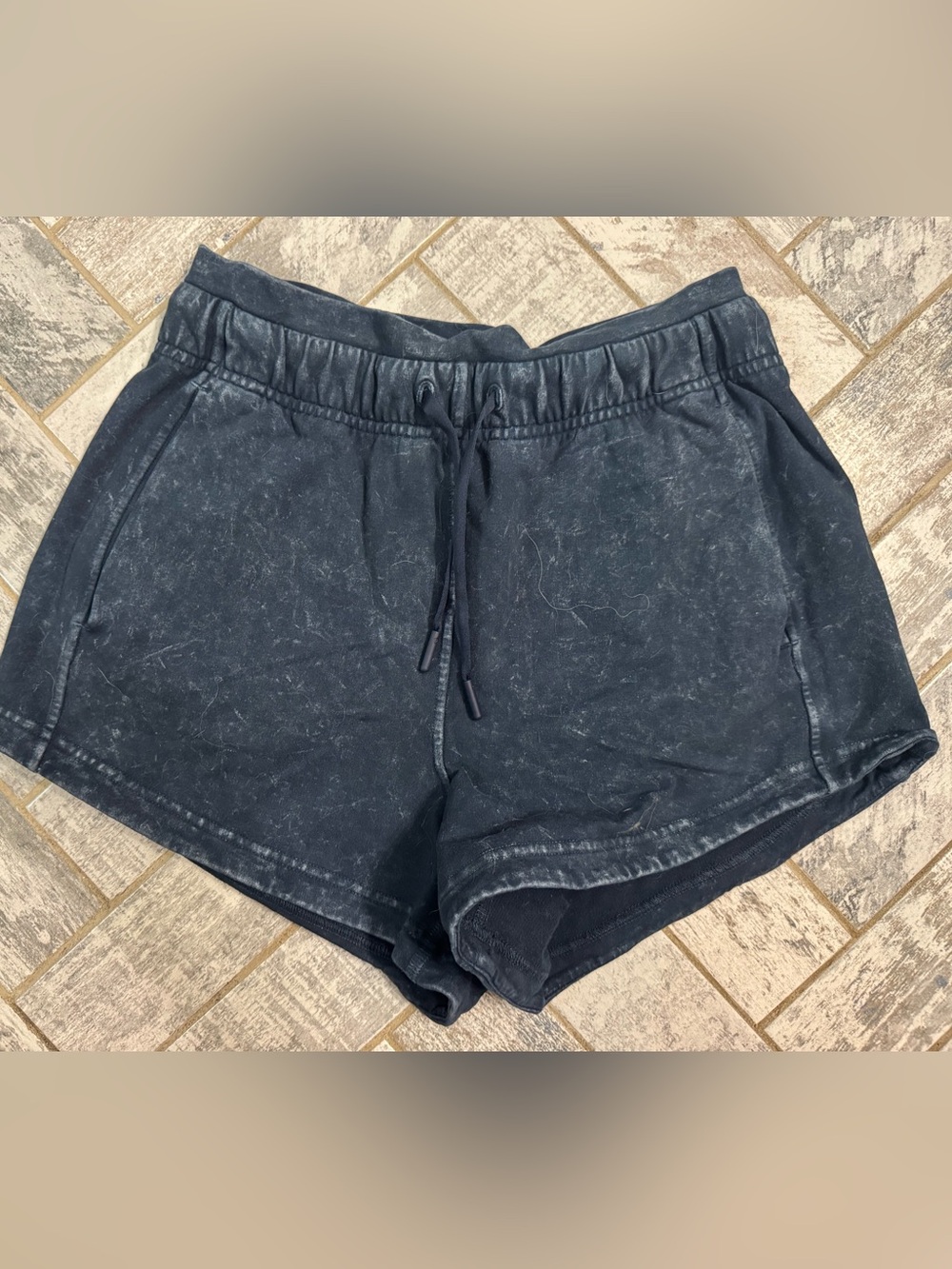 Lululemon inner glow shorts